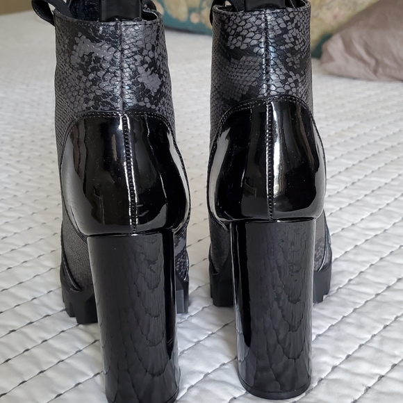 Fashion Nova Black faux snake skin bootie - Picture 5 of 6
